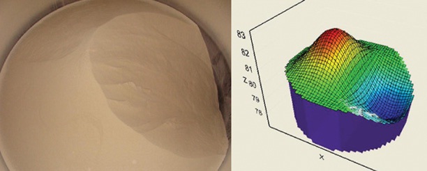 The image on the left shows the irregular material surface during the empty cycle; the image on the right is the 3D visual representation created by the software.