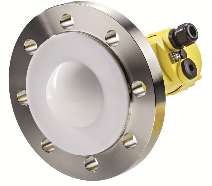 The radar sensor for liquids VEGAPULS 64 (flange version) is ideally suited for poorly reflecting media, i.e. liquids with small DK values.