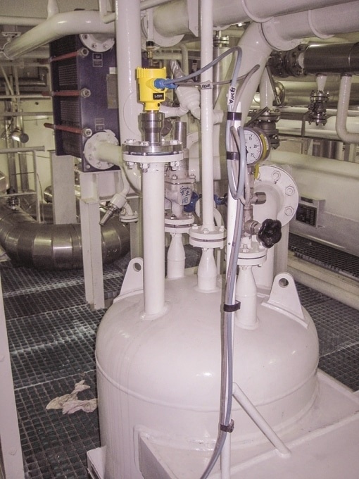 VEGAPULS 64 measures the level in a cooling system on board a gas tanker.