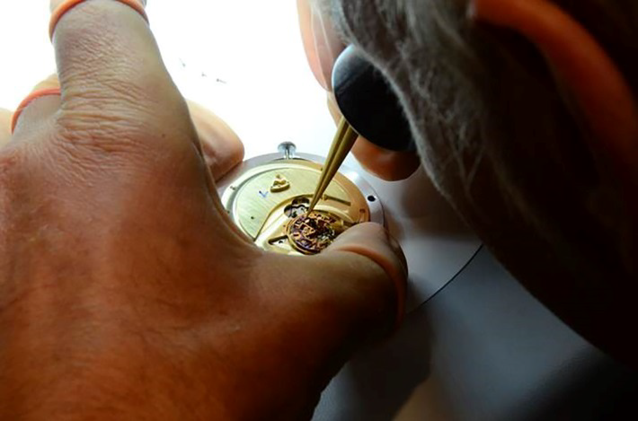 Assembly of the SILOSCAPE escapement in a watch caliber.