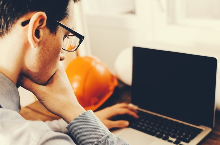 SaaS web sites provide inventory data.