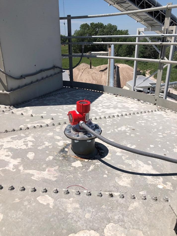 Non-contact radar level sensors measure accurately in high dust environments.