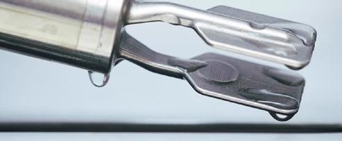 Figure 2: The oscillation of a tuning fork instrument changes when a liquid reaches the two forks.