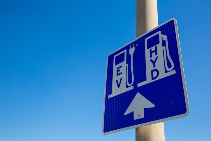 Alternative Fuel Source – Hydrogen Fuel Cells vs Battery-Powered Vehicles