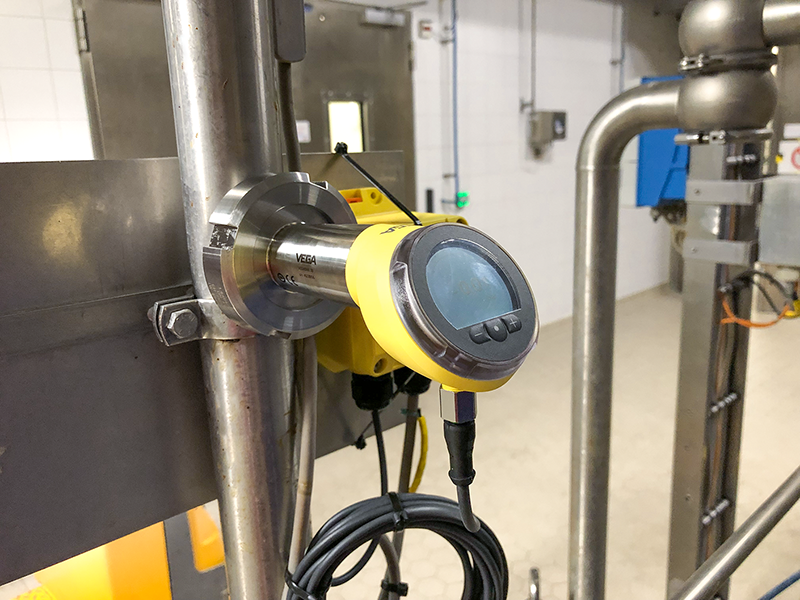 Using the VEGABAR 38 to Reliably Measure the Pressure in Emulsion Lines