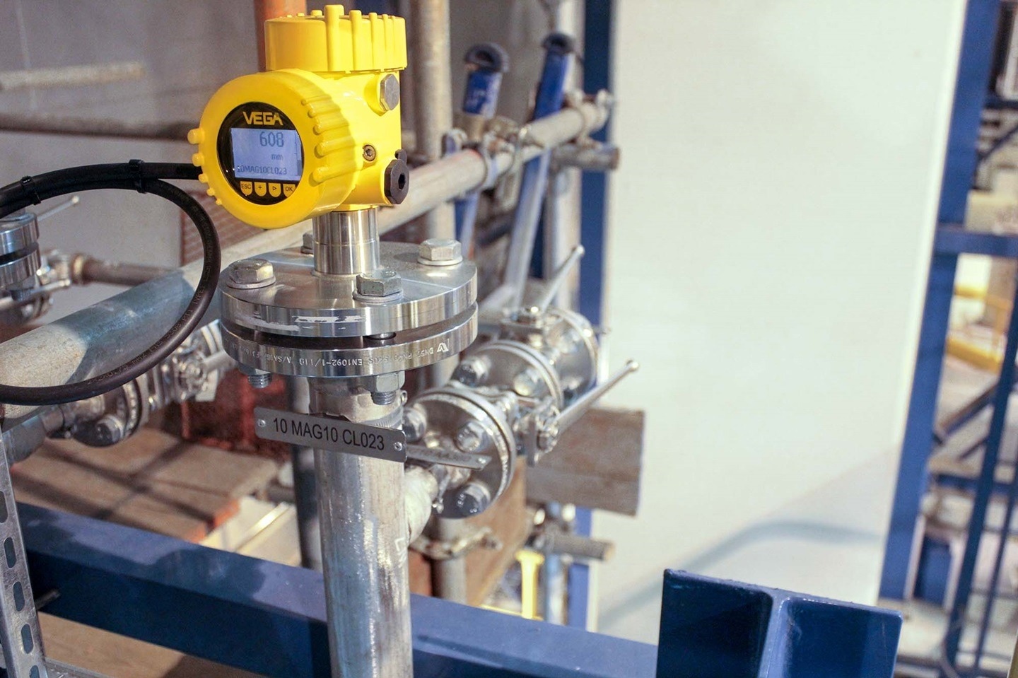 50 mm-diameter bypass tubes with shut-off valves at the top and bottom.