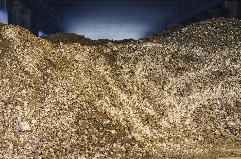 Scanning technology is the most accurate when dealing with materials that can form irregularly shaped piles. Shutterstock |  tishomir