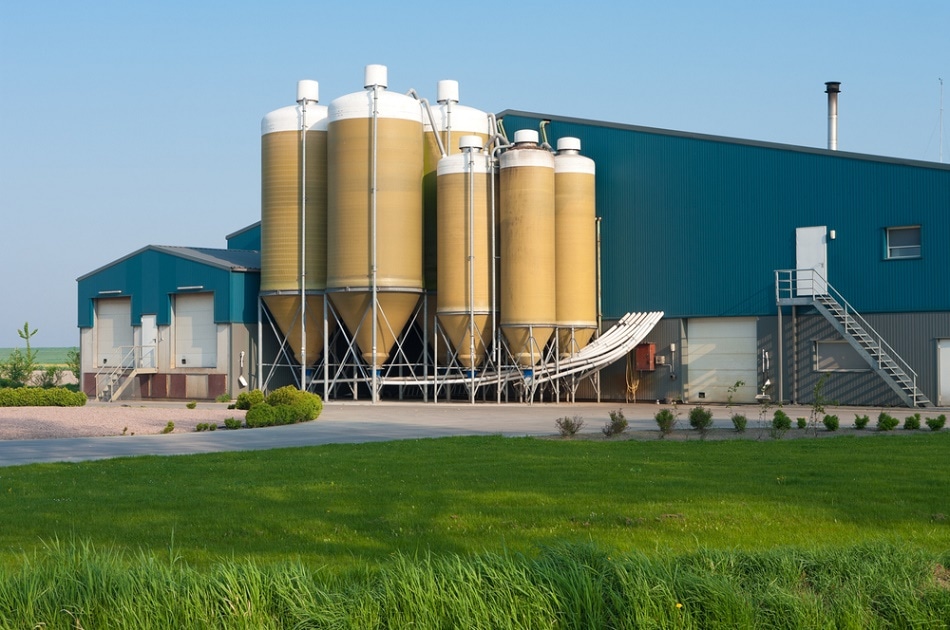 Non-contact radar excels at level measurement in tall, narrow silos. Shutterstock | hans engbers