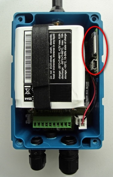 Complete system with integrated modem and plugged SIM card.