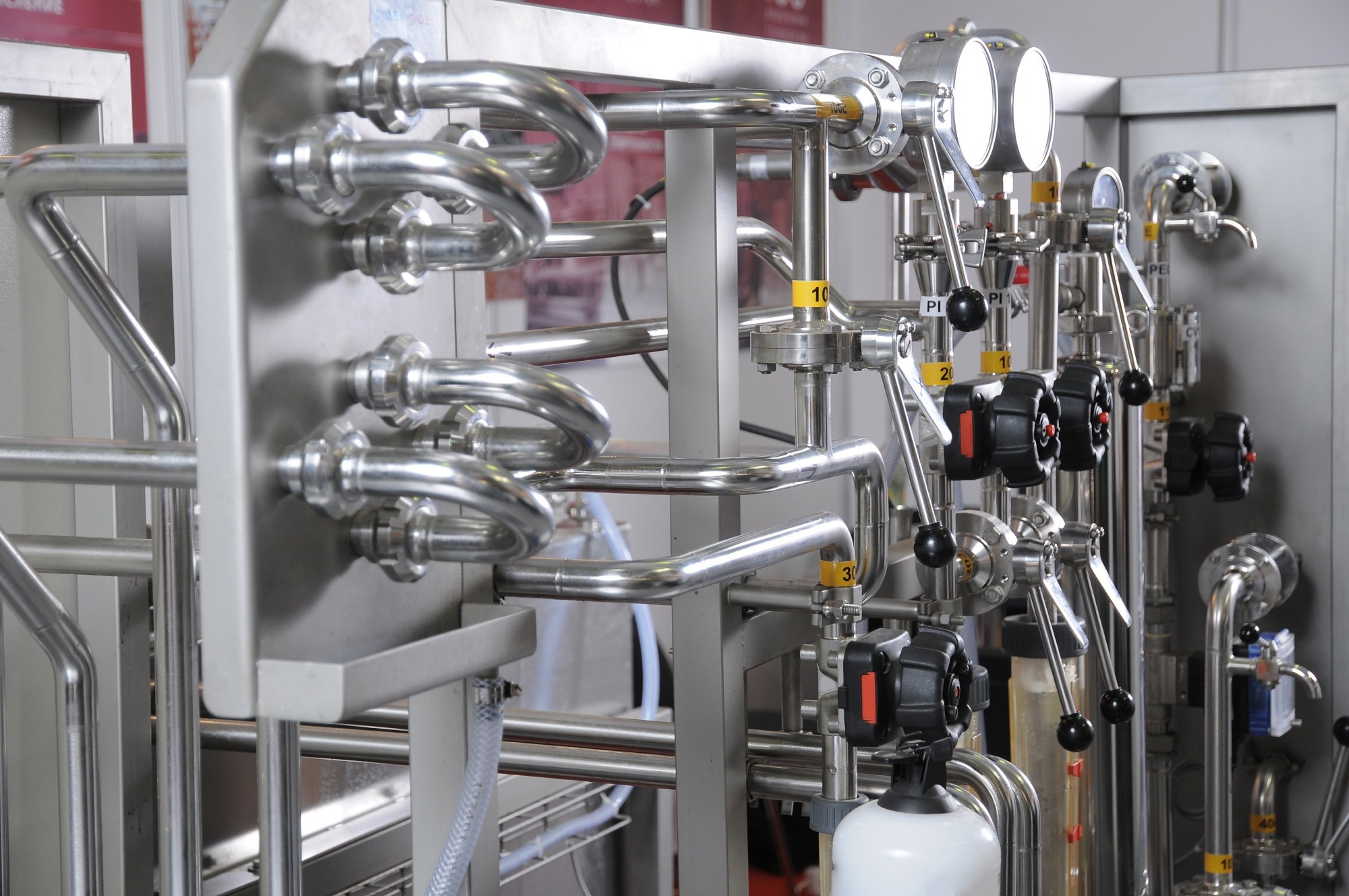 Wine maker: automatic equipment