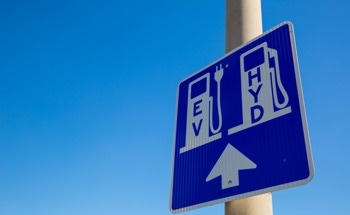 Alternative Fuel Source – Hydrogen Fuel Cells vs Battery-Powered Vehicles
