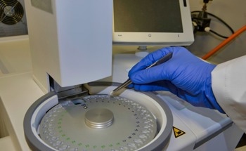 How Do Thermocouples Enhance DSC Analysis of Materials?