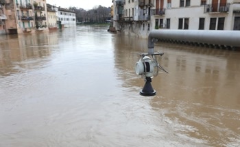 Flood Prediction in Smart Cities with Sensor Networks