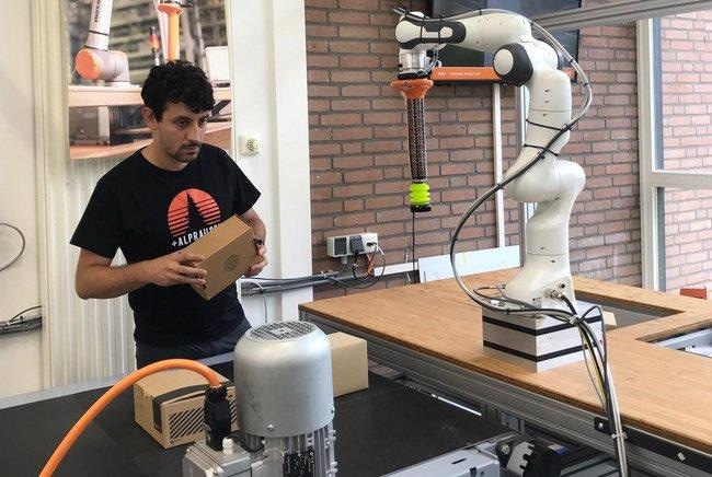 Proximity Heat Sensors on Robots Could Minimize Hazards in Human-Robot Interaction in Industry.