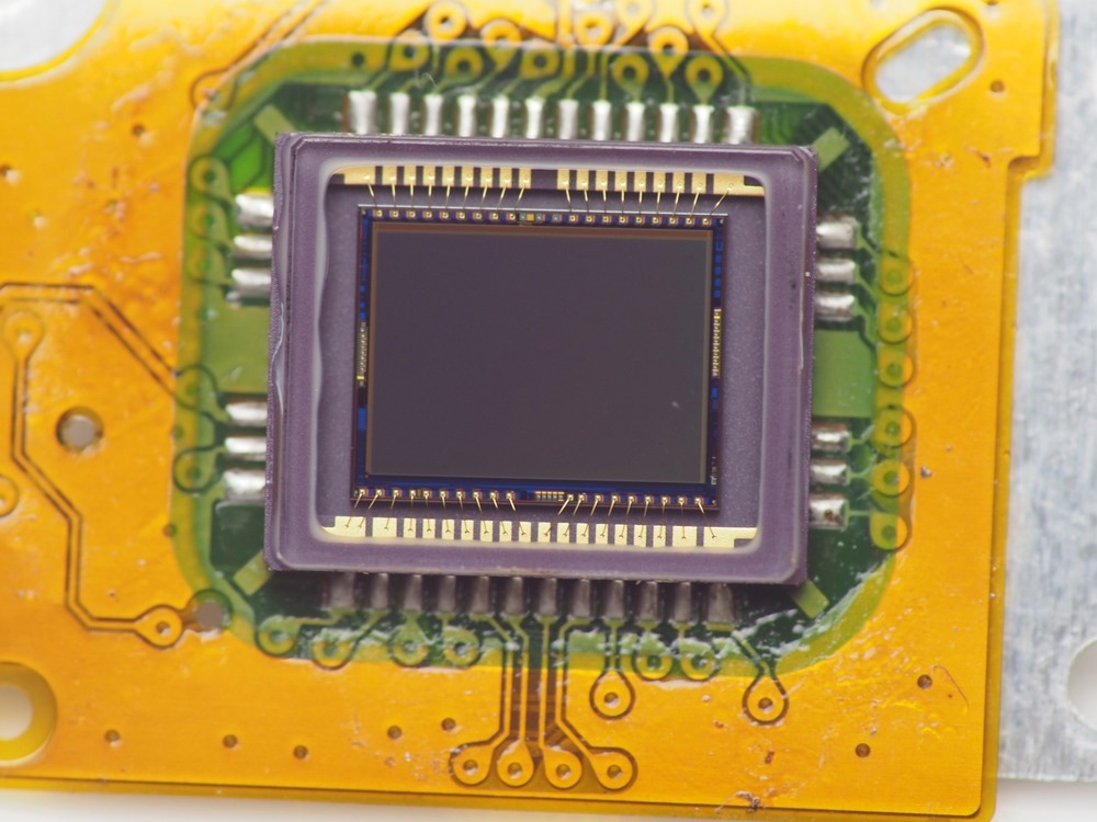 Integrating Photodetectors and Neuromorphic Vision Sensors Into a Single Device