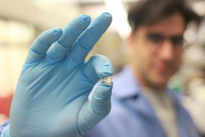 Close-up image of the implantable microdevice.