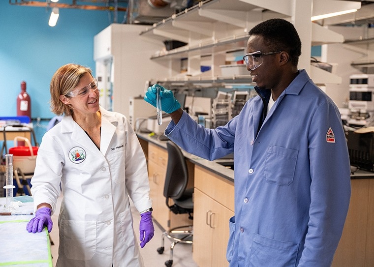 ennifer Heemstra (left) works in her laboratory with postdoctoral researcher Joseph Ibukun.