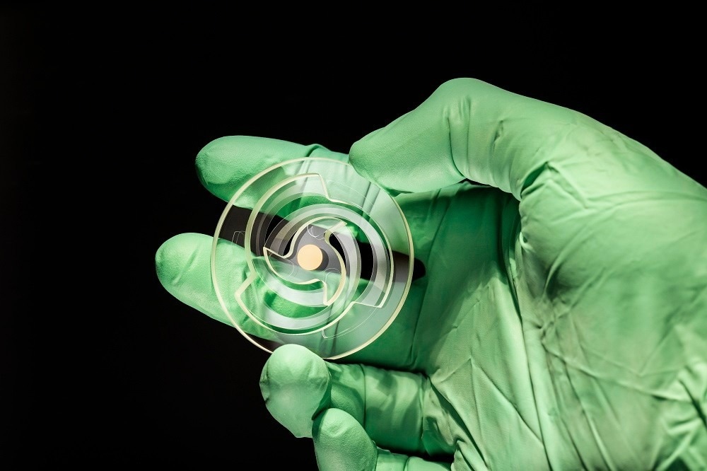 Researchers from Jena have manufactured highly sensitive resonators made entirely of glass for the vibration sensors of the Einstein Telescope.