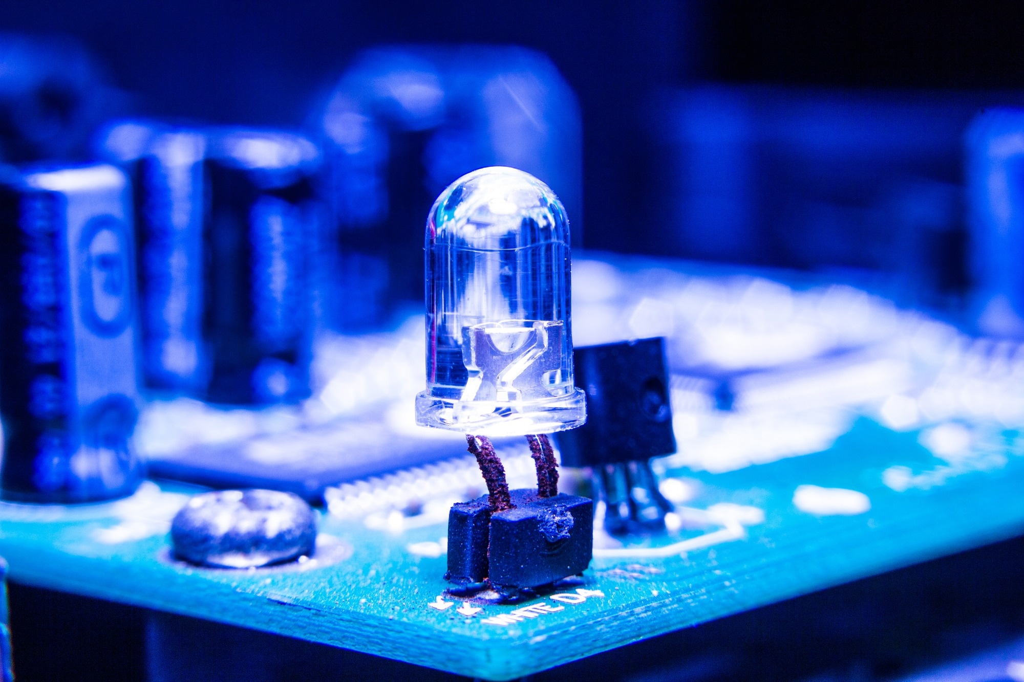 Photonic Sensor Detects Soil Nutrients and Microplastics