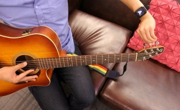 Smartwatch Detects Finger Taps, Helps Tuning Guitar