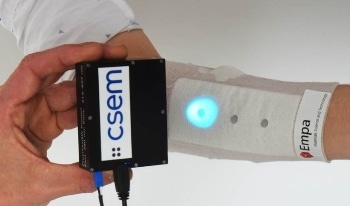 Bandage Alerts Nursing Staff on the Condition of a Wound