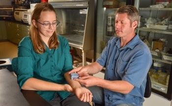 Painless Microneedles Used for Extracting Interstitial Fluid