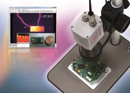 Microscope lens for temperature monitoring of ultra-small targets