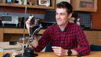 'Electronic Skin' Allows Amputees to Experience Sense of Touch and Pain