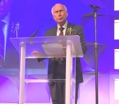 Co-Founder and Chairman Ray Stata Accepts IEEE Award Recognizing Analog Devices for Innovation and Industry Leadership