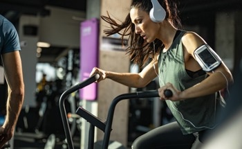 Smart Necklace Biosensor Monitors Glucose Levels Through Sweat