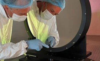 Fast Focusing On-Axis Parabolic Mirrors