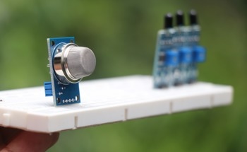 How Memristor-Integrated SnO2 Sensors Enhance Health and Environmental Safety