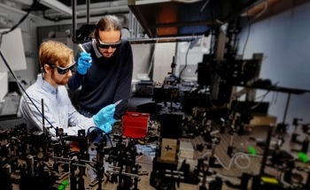 Microscopic Spectral Sensor Brings Advanced Material Detection to Everyday Devices