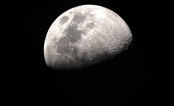 NASA Successfully Tracks GPS Signals on the Moon in Groundbreaking Navigation Test
