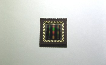 Suspended Waveguide Boosts Near-Infrared Gas Detection to ppb Level on a Chip