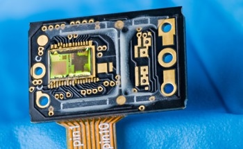 Optoelectronic Sensor Switches Between Sensing and Memory