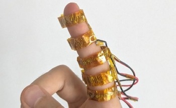 New Wearable Glove Uses Heat to Help People Feel Their Data